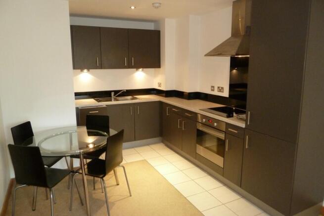 2 bed Flat to rent Image 4