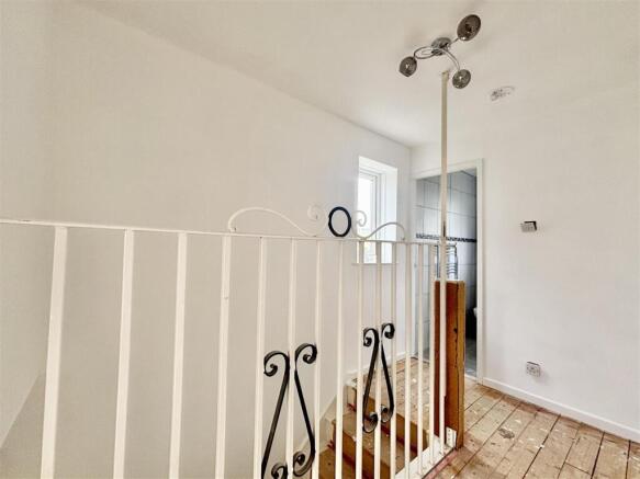 3 bed Semi-Detached for sale Image 10