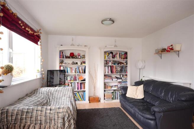 Lounge / Dining Area