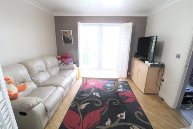 6 bed Detached for sale Image 8