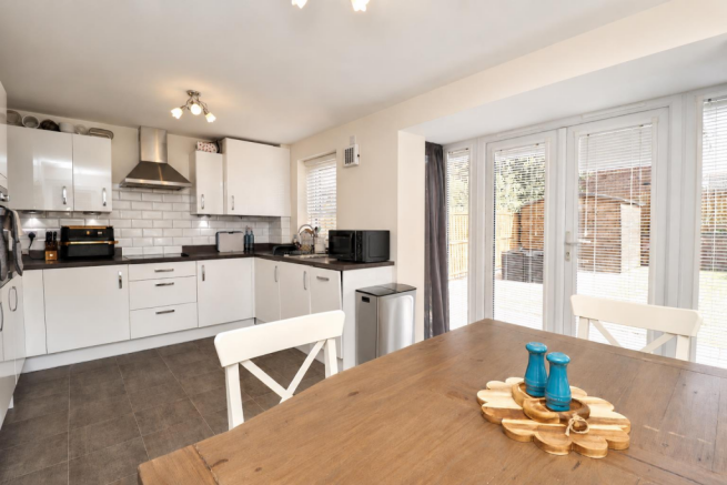 3 bed Semi-Detached for sale Image 6