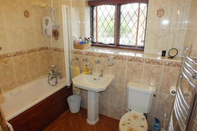 Bathroom.JPG