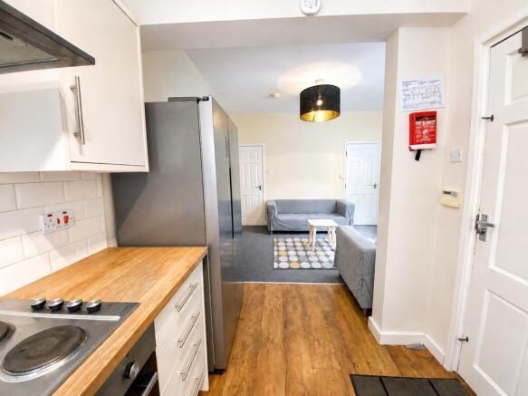 4 bed House Share to rent Image 3