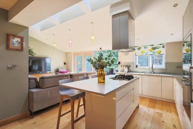 4 bed Detached for sale Image 8