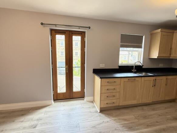 5 bed Town House for sale Image 9