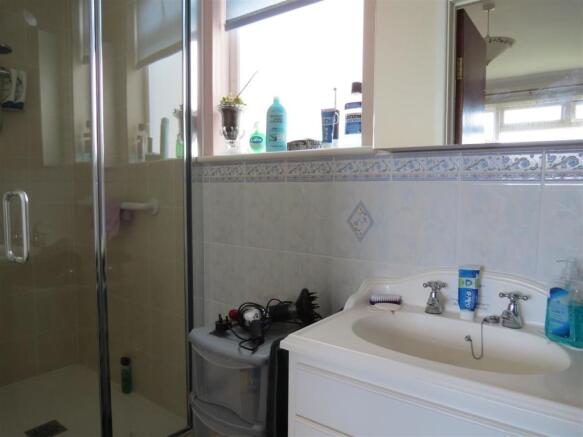 En-Suite Shower Room: