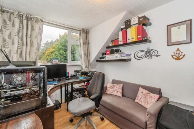 5 bed Semi-Detached for sale Image 9