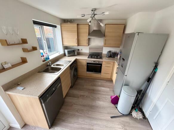 3 bed Semi-Detached to rent Image 4