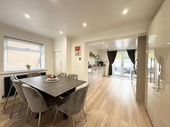 Cumberland Drive, Barnsley, S71 5DF photo 4