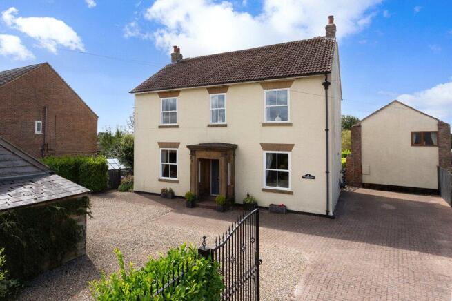 4 bed Detached for sale Image 12