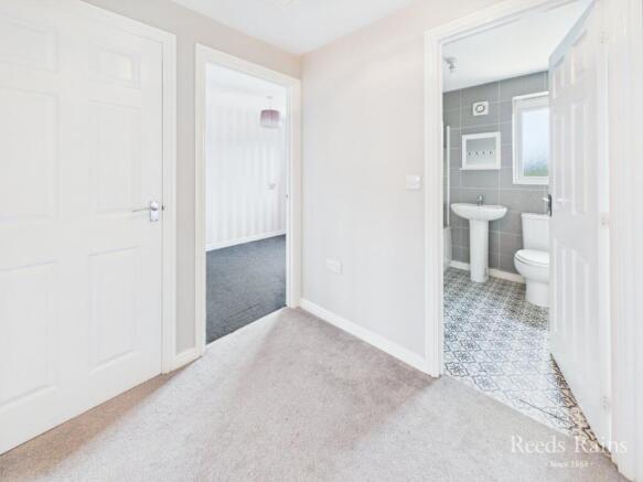 4 bed Detached for sale Image 11