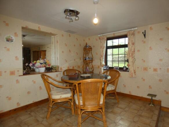 5 bed Detached for sale Image 6