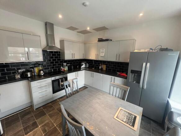 6 bed House Share for sale Image 5