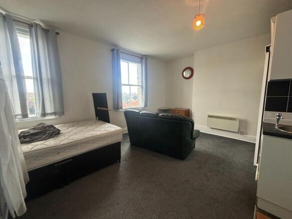 Studio to rent Image 4