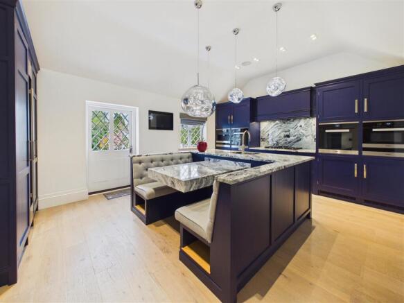 4 bed Detached for sale Image 9