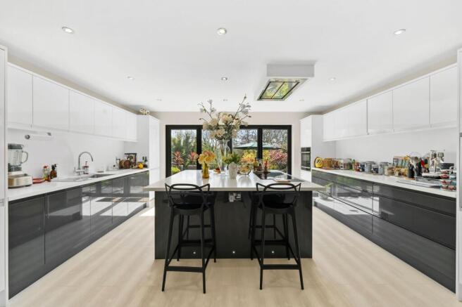 4 bed Detached for sale Image 5