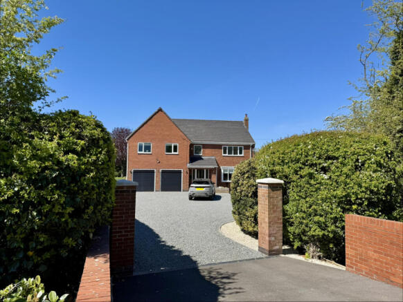 4 Bedroom House - detached for Sale