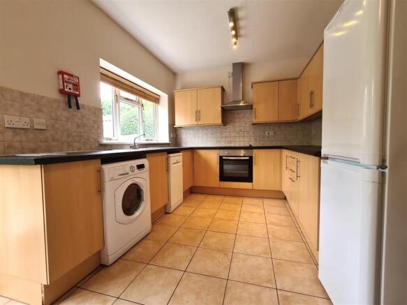 Kitchen - 48 Elizabeth Way