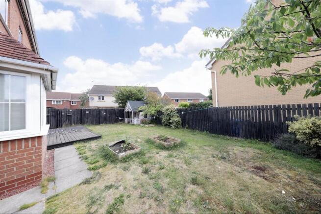5 bed Detached for sale Image 12