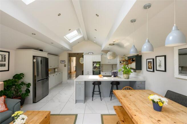 4 bed Semi-Detached for sale Image 9