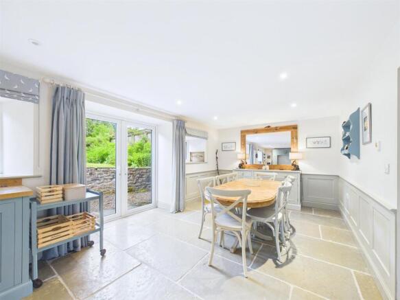 3 bed Semi-Detached for sale Image 7