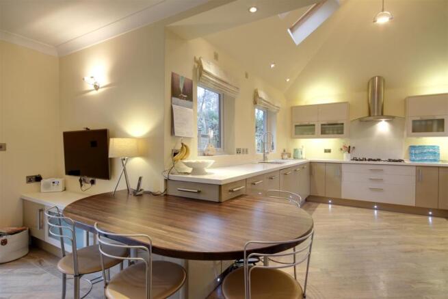 Kitchen/Sitting Area