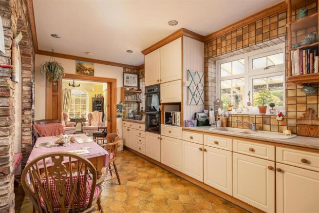 4 bed House for sale Image 11