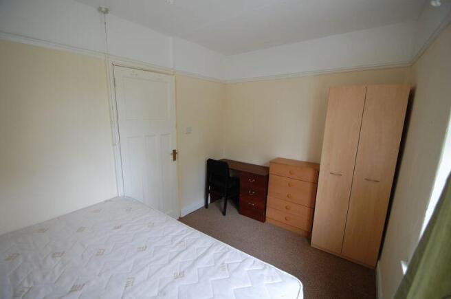 4 bed House to rent Image 7
