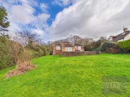 Southfields, Sandrock Hill, Battle TN33 9AY