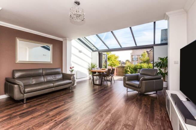 Lounge/Dining Room