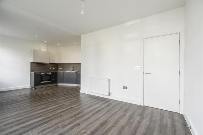 Flat 13 Royal House_13.jpg