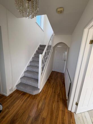 3 bed Semi-Detached to rent Image 11