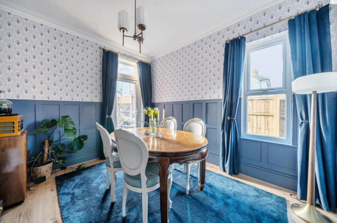 1418107-8-69a8726...