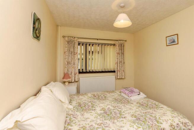 3 bed Semi-Detached Bungalow for sale Image 10
