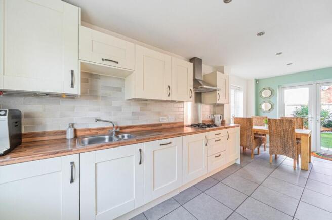 Braeburn Way, Cranfield, Bedford photo 4