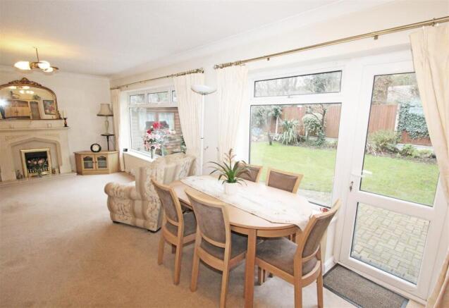 IMG_7353 dine sitt.jpg