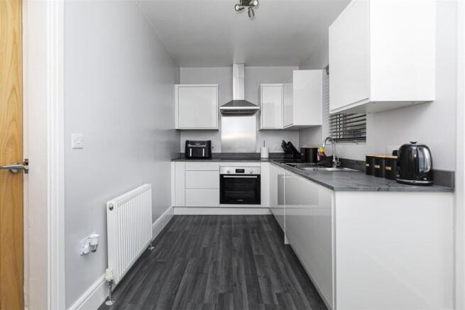 3 bed Semi-Detached for sale Image 8