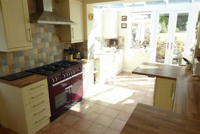 EXTENDED BREAKFAST KITCHEN