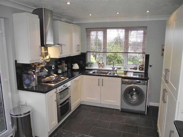 Modern Kitchen / Din
