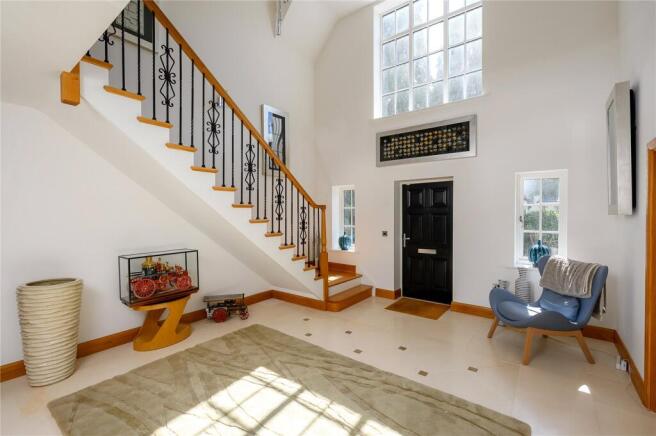 5 bed Detached for sale Image 4