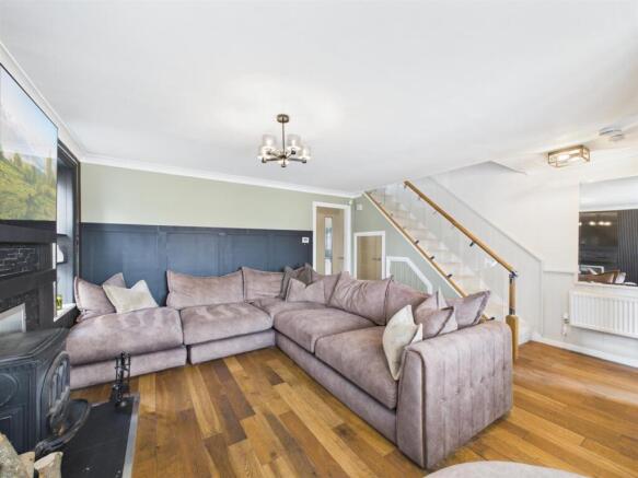 4 bed Detached for sale Image 11