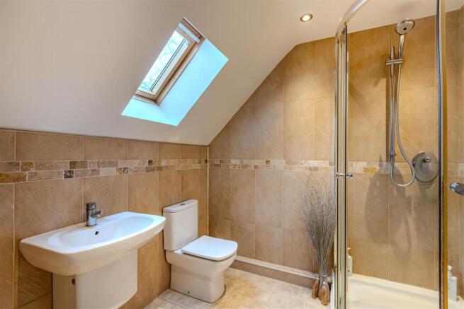 6 bed Detached for sale Image 11