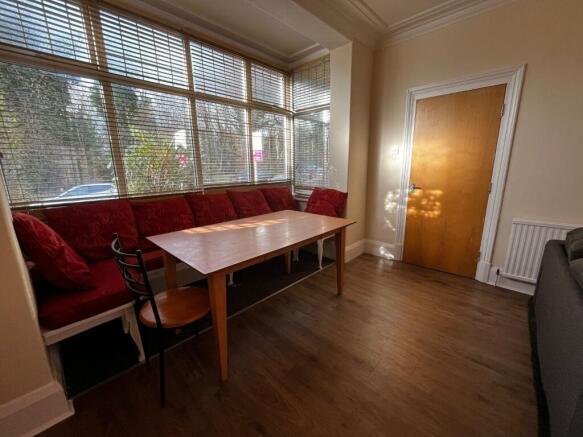 5 bed Terraced to rent Image 4