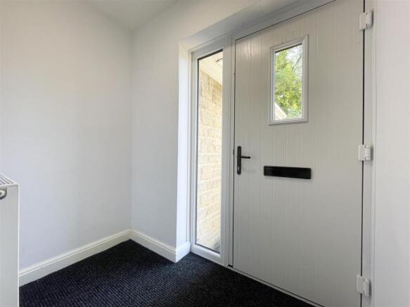 5 bed Detached to rent Image 8