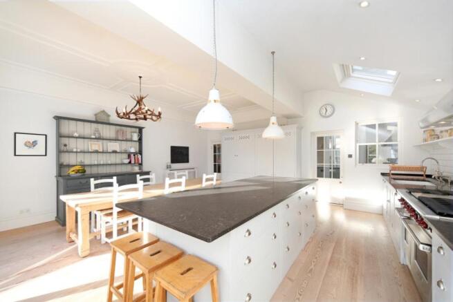 Kitchen / Dining