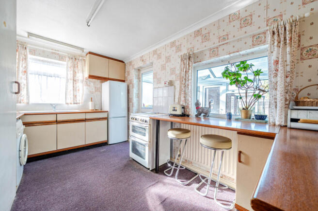 Singleton Crescent, Ferring, Worthing, West Sussex, BN12 photo 4