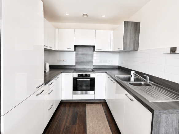 2 bed flat to rent Royal Court, Connersville Way,