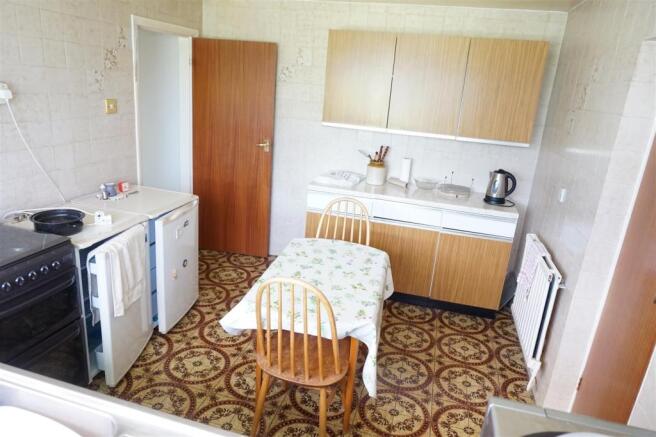 FITTED KITCHEN / DIN