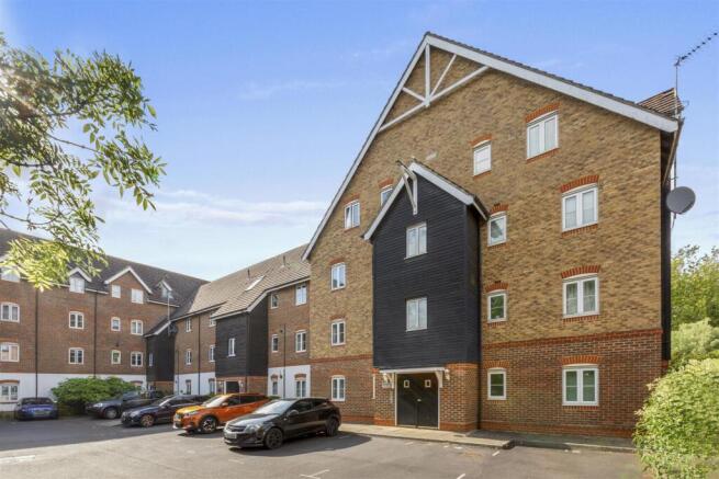 Wye Gardens, Fryers Lane-13.jpg
