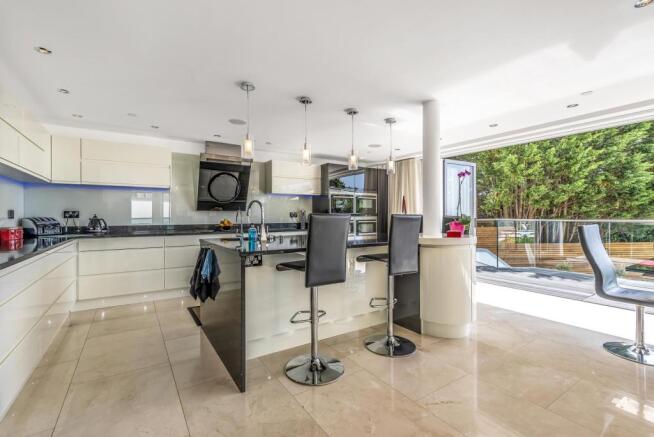 Kitchen Breakfast Bar